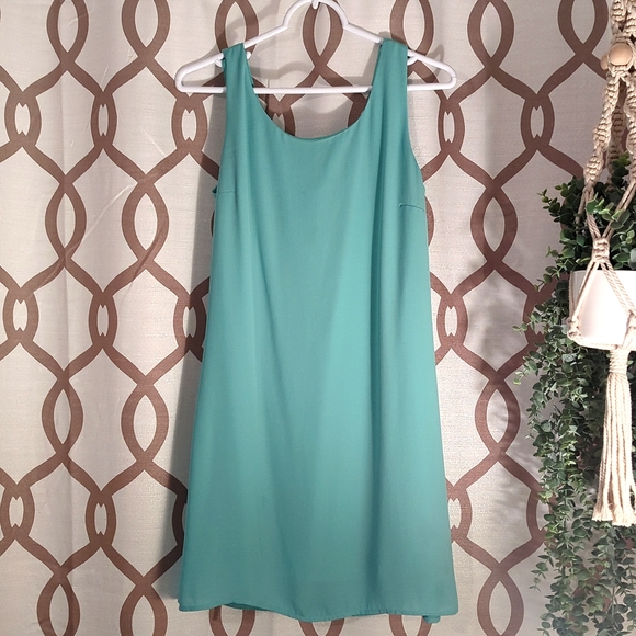 Mint Green Flowy Dress - Picture 2 of 3